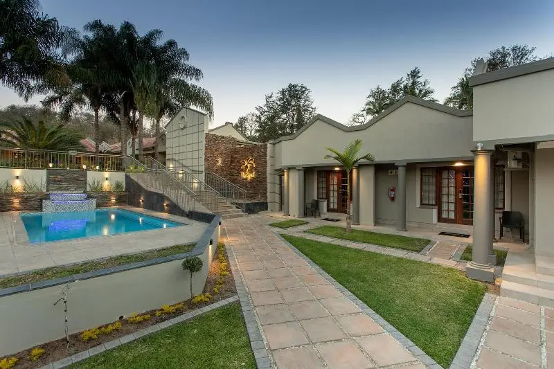 هتل The Cycad Lodge & Chalets