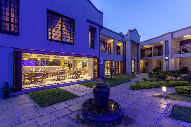 هتل The Cycad Lodge & Chalets