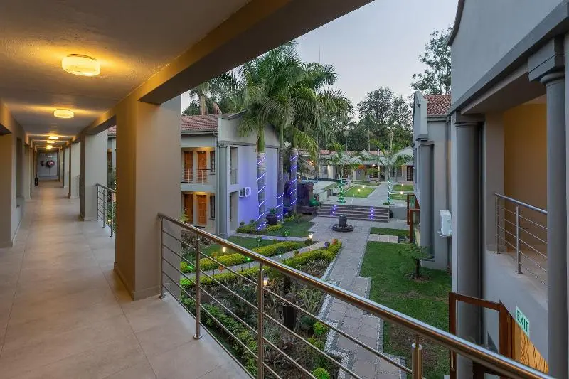 هتل The Cycad Lodge & Chalets