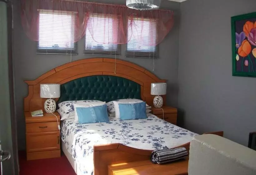 Tirzah S B&b And Self Catering