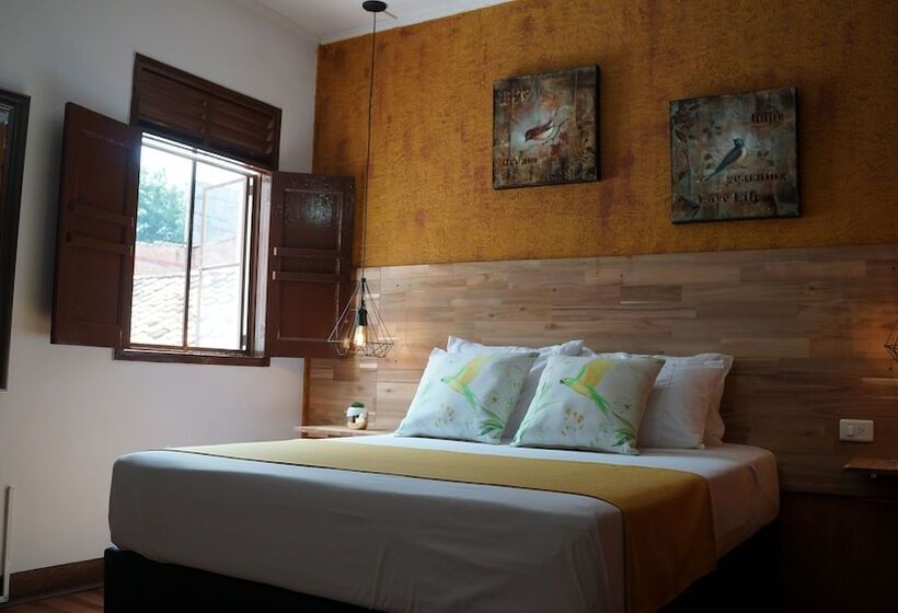 هتل El Jardin De La 10   Hostel