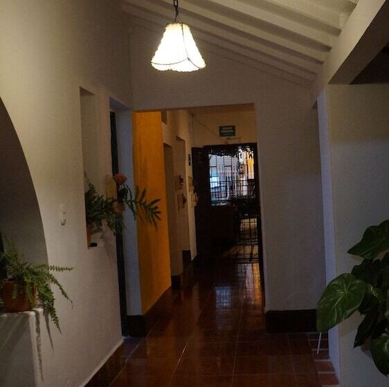 هتل El Jardin De La 10   Hostel