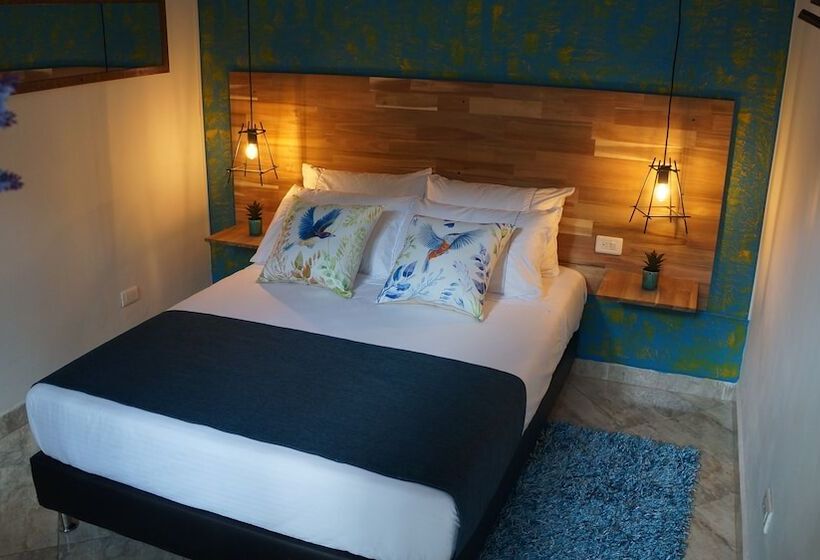 هتل El Jardin De La 10   Hostel