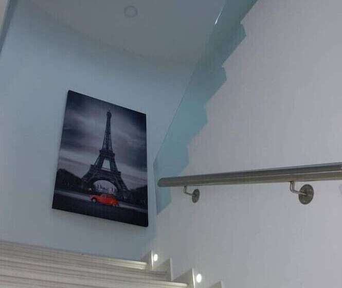 הוסטל Cermar Plaza