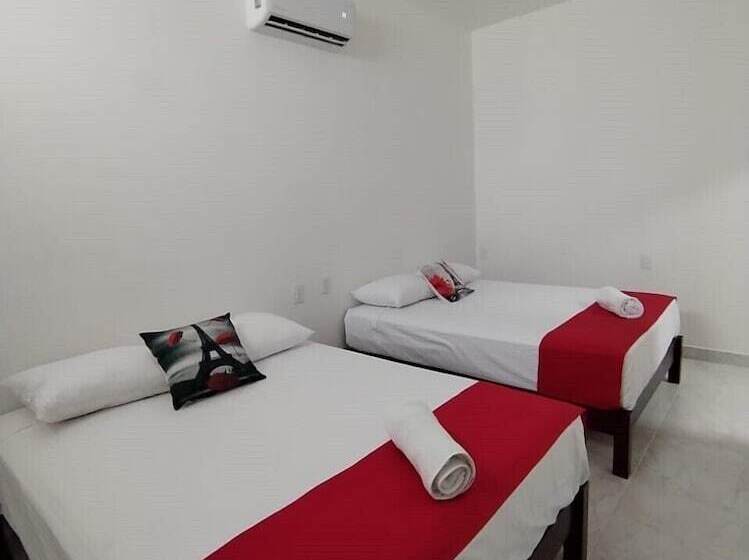 הוסטל Cermar Plaza