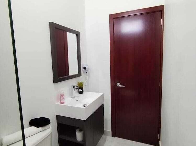 הוסטל Cermar Plaza