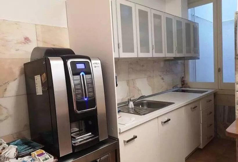 هتل Agora