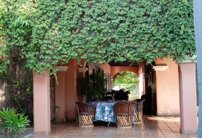 Hotel Hacienda Cazadores