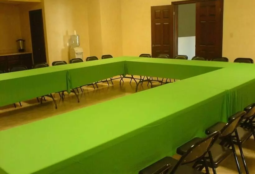 ホテル Navojoa Plaza