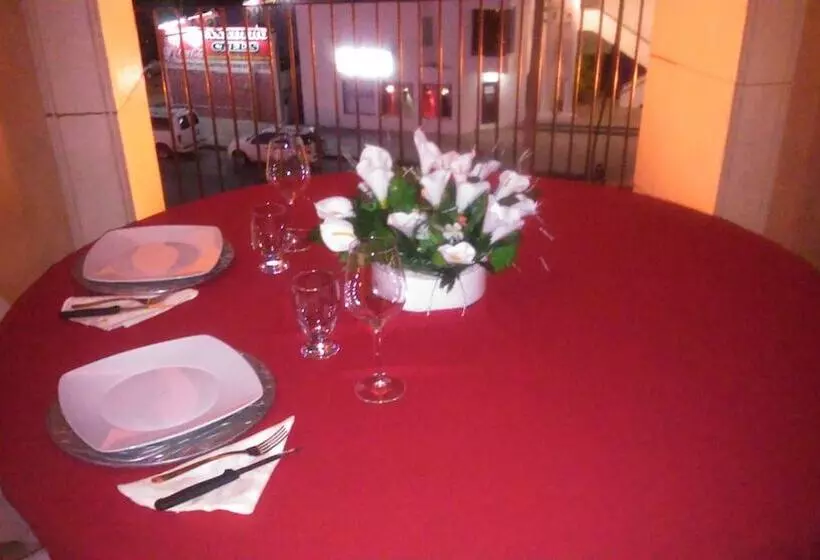 ホテル Navojoa Plaza