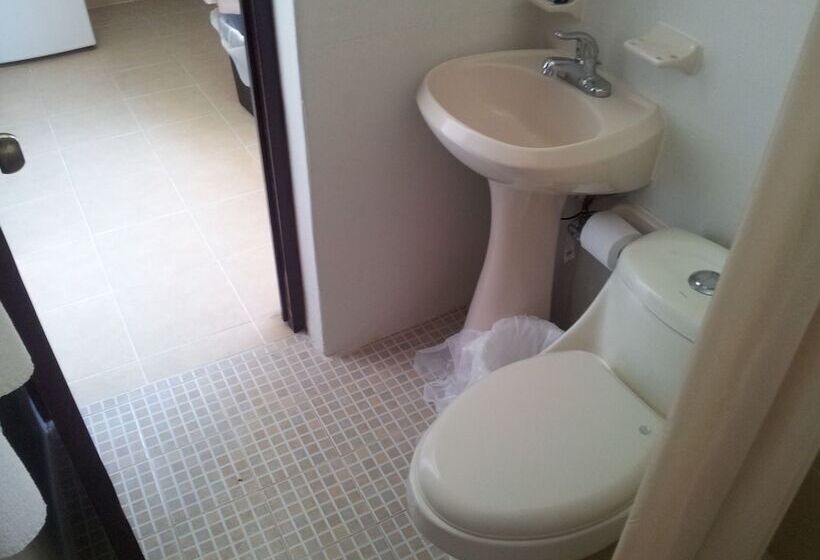 فندق Uke Inn Terán