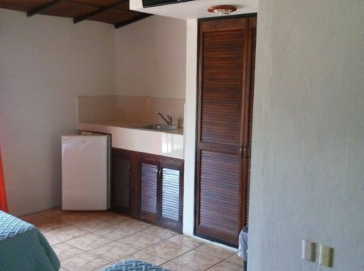 فندق Uke Inn Terán