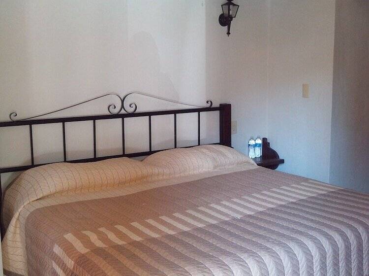 فندق Uke Inn Terán