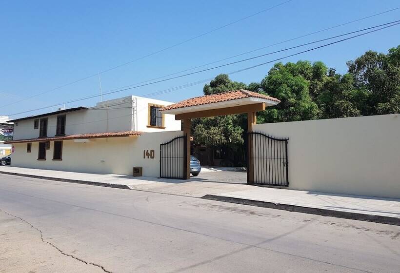 فندق Uke Inn Terán