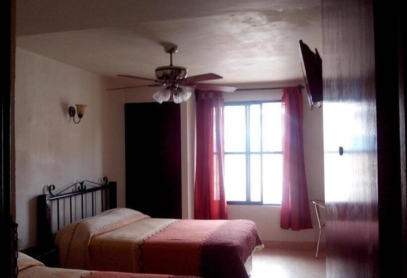 فندق Uke Inn Terán