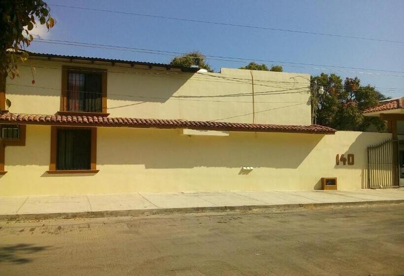 فندق Uke Inn Terán