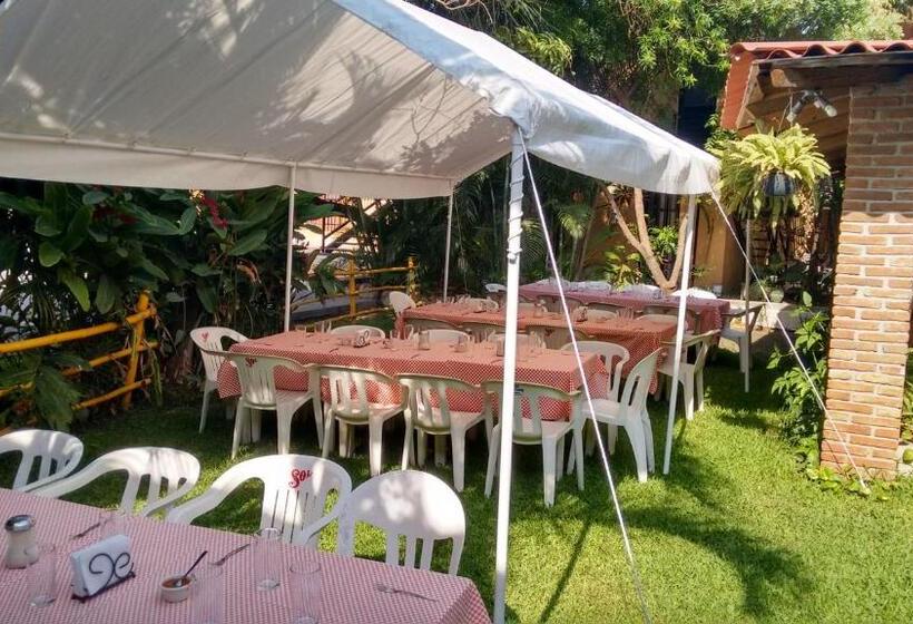 فندق Uke Inn Terán