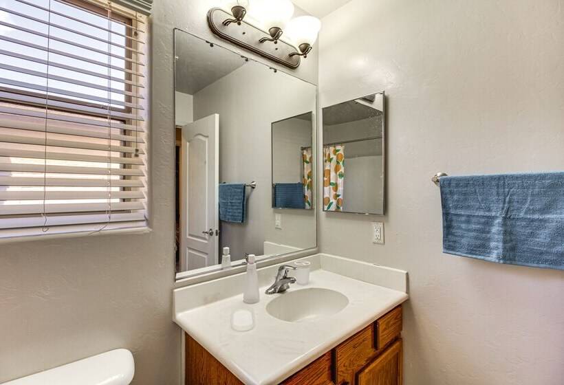 Charming Tucson House: Patio, Yard & Putting Green