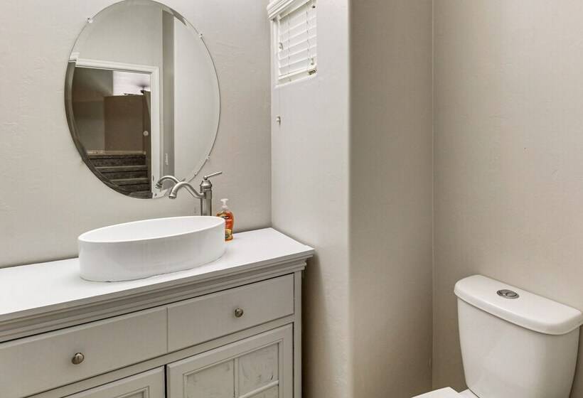 Charming Tucson House: Patio, Yard & Putting Green