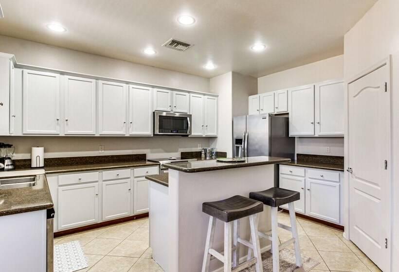 Charming Tucson House: Patio, Yard & Putting Green