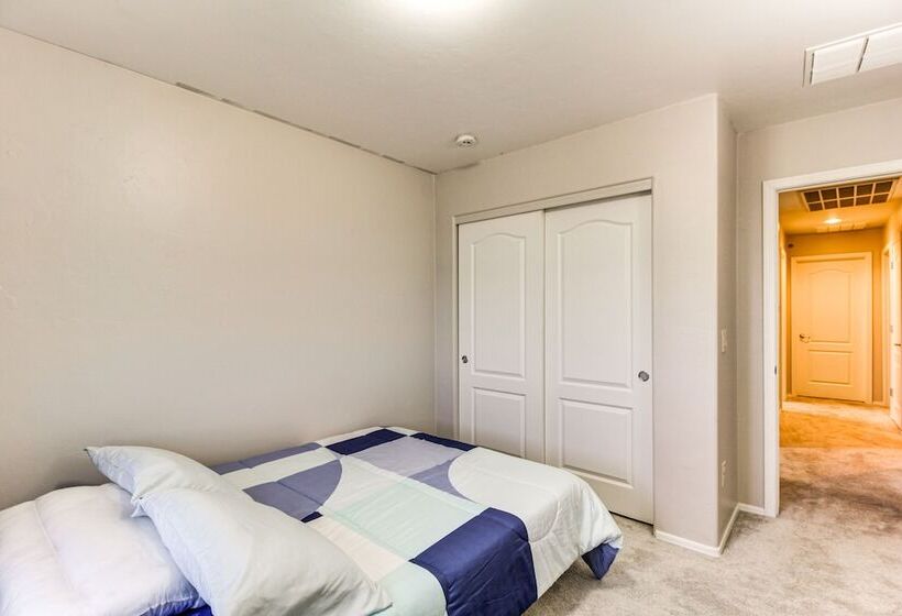 Charming Tucson House: Patio, Yard & Putting Green