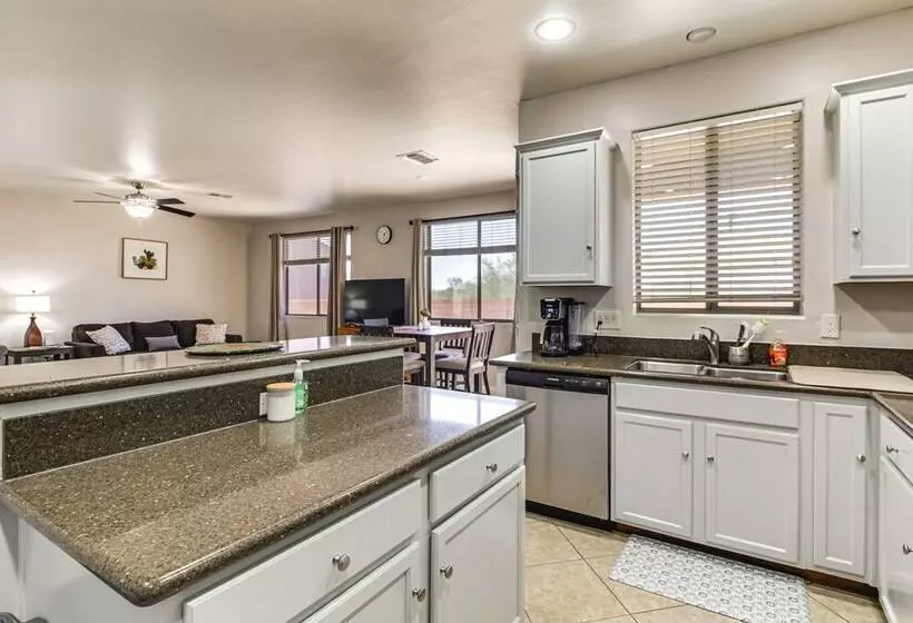 Charming Tucson House: Patio, Yard & Putting Green