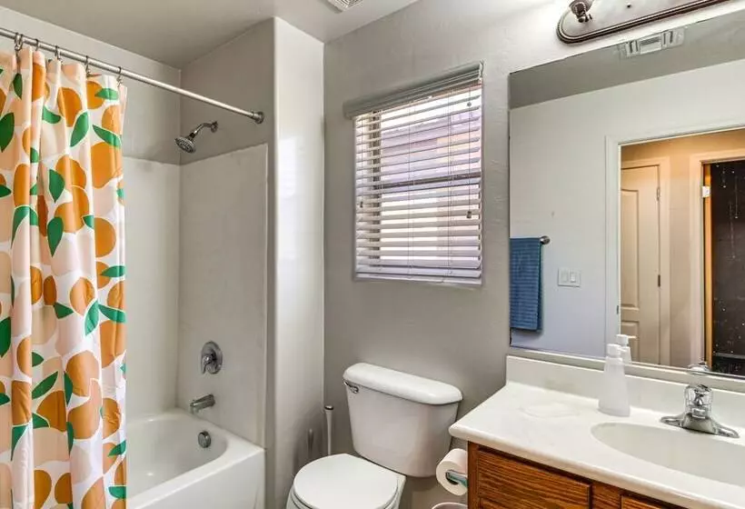 Charming Tucson House: Patio, Yard & Putting Green