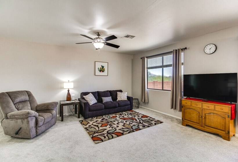 Charming Tucson House: Patio, Yard & Putting Green