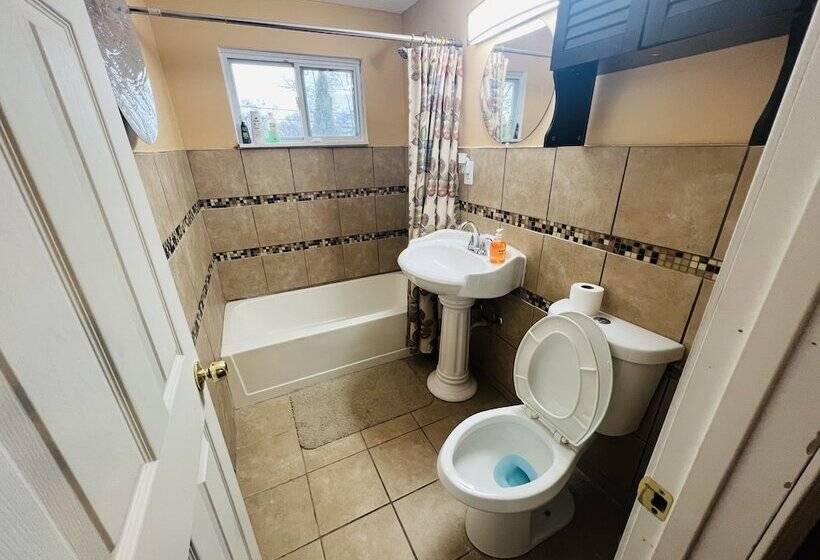 فندق Cozy Downriver Home