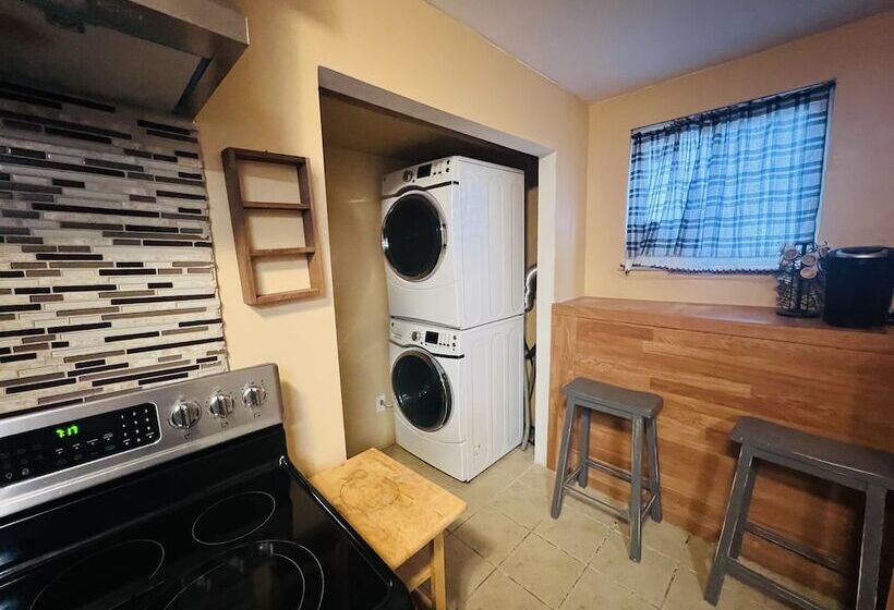 فندق Cozy Downriver Home