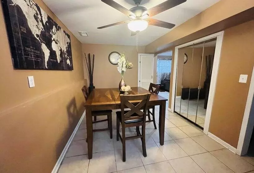 Hotelli Cozy Downriver Home