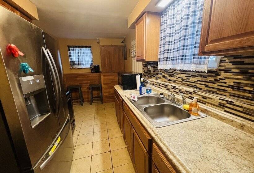 فندق Cozy Downriver Home