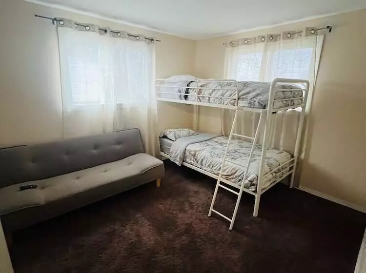 Hotelli Cozy Downriver Home