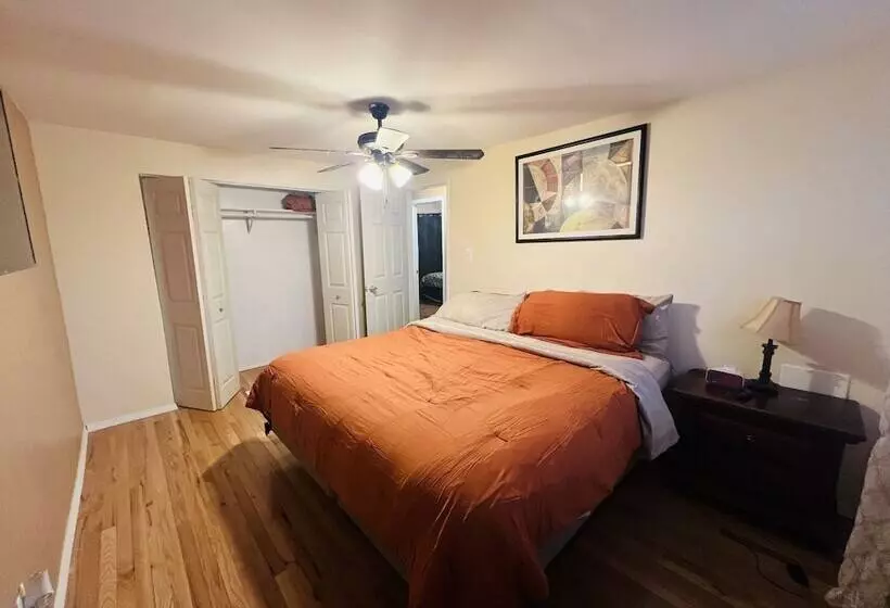 Hotelli Cozy Downriver Home