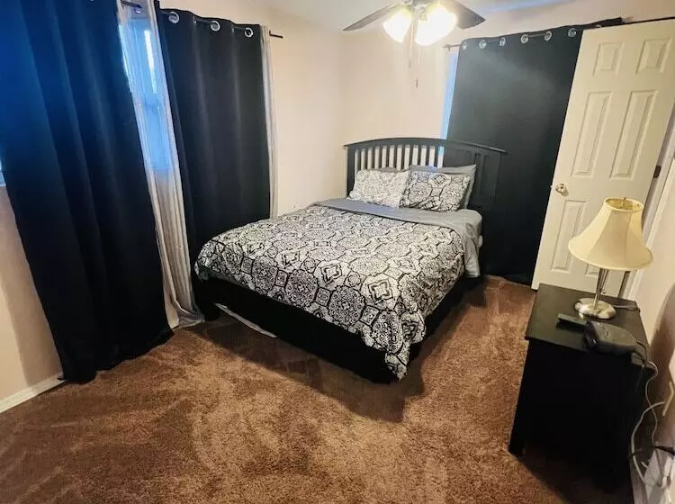 Hotelli Cozy Downriver Home