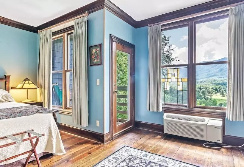 Hotelli Laurel Valley Resort