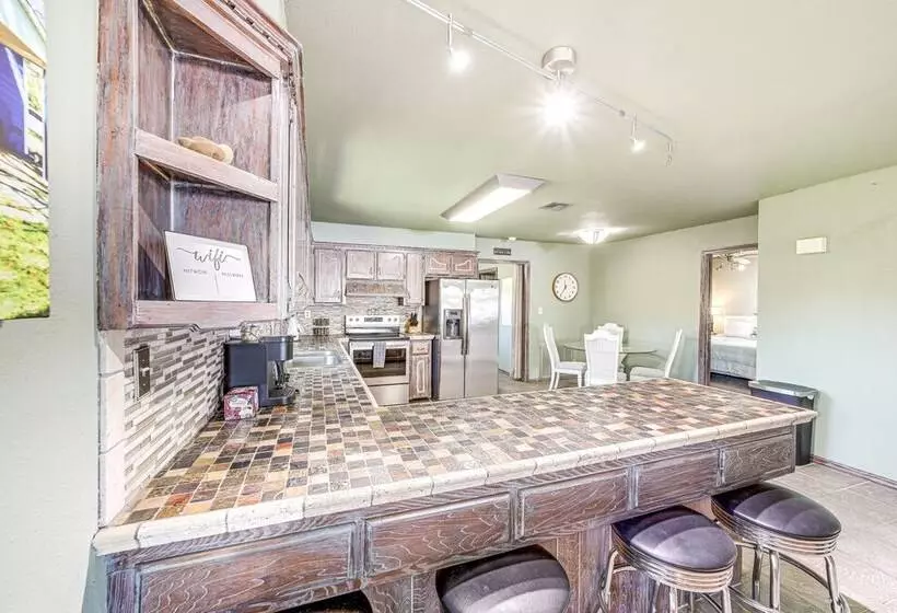 Lakefront Eufaula Cabin W/ Fire Pit & Private Dock