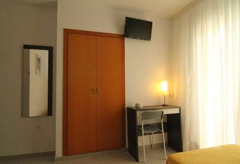 هاستل Hostal Tahiti Rs