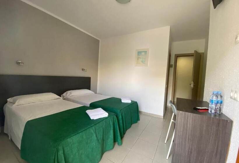 هاستل Hostal Tahiti Rs