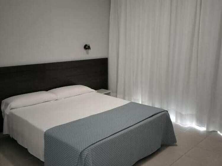 هاستل Hostal Tahiti Rs