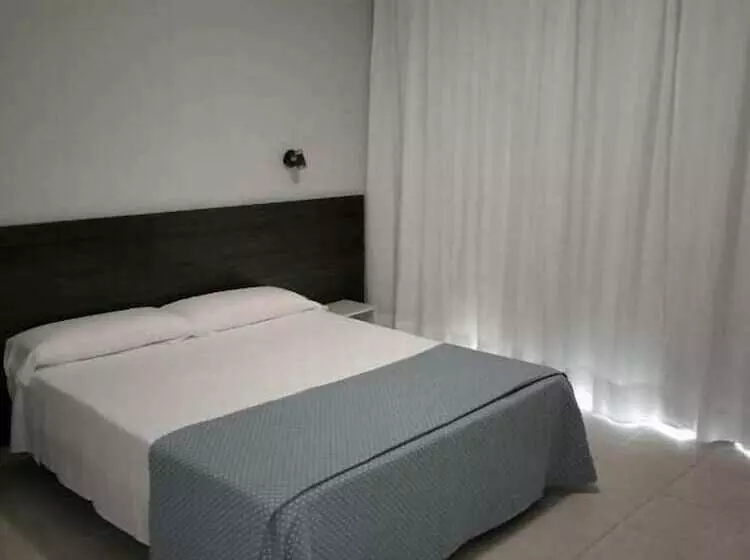 Retkeilymaja Hostal Tahiti Rs