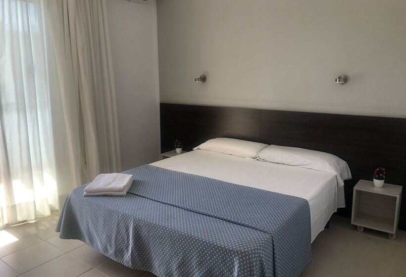 هاستل Hostal Tahiti Rs