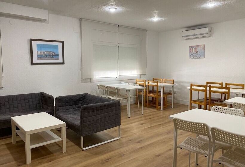 هاستل Hostal Tahiti Rs