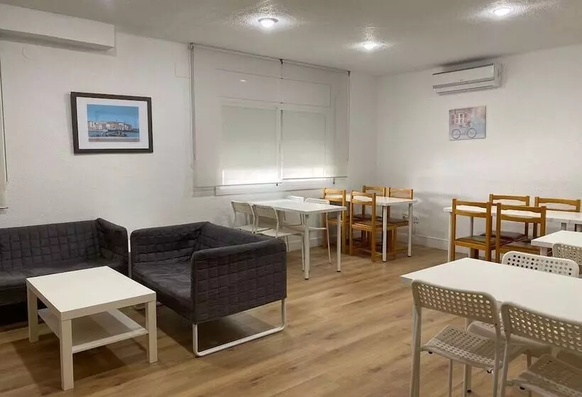 Retkeilymaja Hostal Tahiti Rs