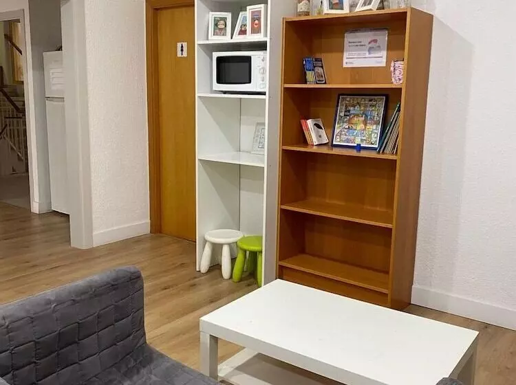 هاستل Hostal Tahiti Rs
