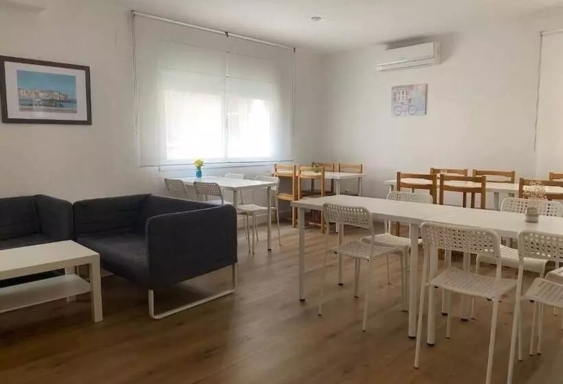 هاستل Hostal Tahiti Rs