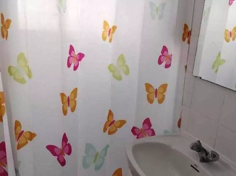 هاستل Hostal Tahiti Rs