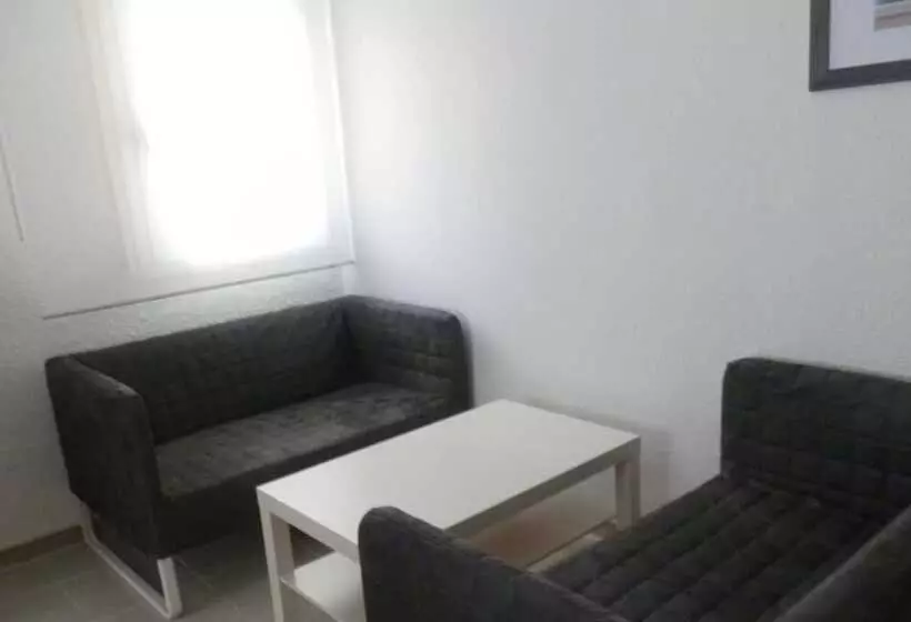 هاستل Hostal Tahiti Rs