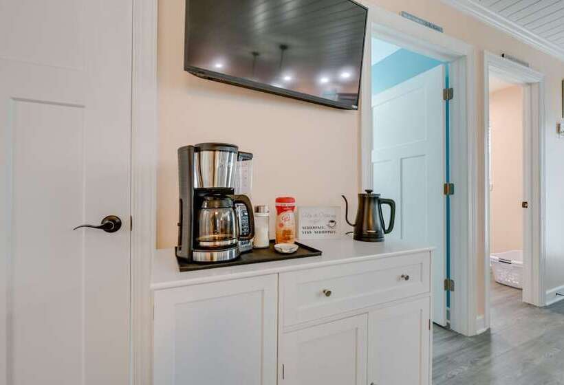 Angola Vacation Rental, Walk To Lake Erie Beach!