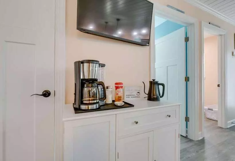 Angola Vacation Rental, Walk To Lake Erie Beach!